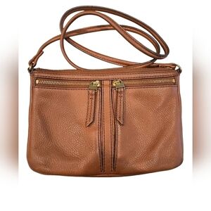FOSSIL PEBBLED LEATHER 2 FRONT POCKET CROSSBODY BAG.